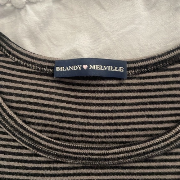 Brandy Melville crop top - Picture 2 of 3